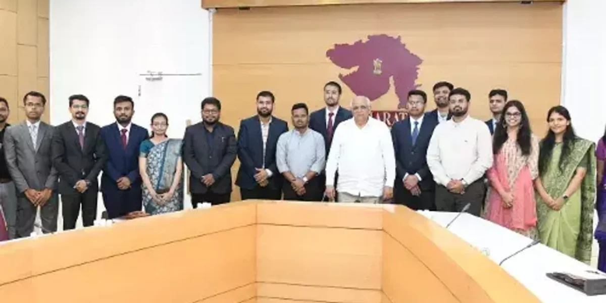 ગાંધીનગર : UPSCની સ્પર્ધાત્મક પરીક્ષામાં સફળતા મેળવનાર યુવાઓને મુખ્યમંત્રીના હસ્તે પ્રશસ્તિપત્ર આપી સન્માનિત કરાયા…