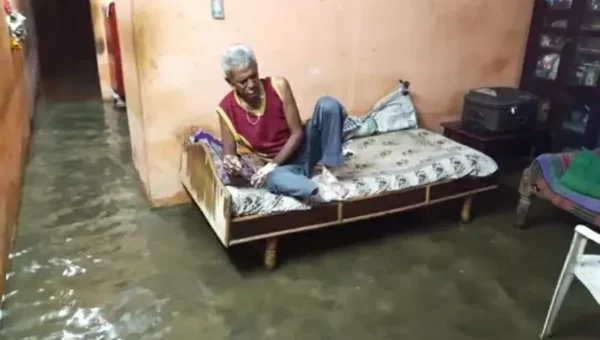 પંચમહાલ : ગોધરામાં ધોધમાર વરસાદથી ઘરોમાં પાણી ઘુસ્યાં, લોકો આખી રાતભૂખ્યા-તરસ્યા બેસી રહ્યા