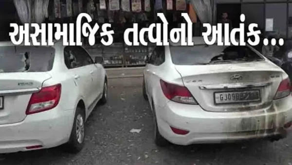 અરવલ્લી : અસામાજિક તત્વોએ હવામાં 3 રાઉન્ડ ફાયરિંગ કર્યું, કારને પણ આગ ચાંપતા થયા CCTVમાં કેદ…