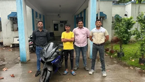 ભરૂચ: ઝઘડીયાના લુંટના ગુનામાં નાસતા ફરતા આરોપીને કામરેજ ખાતેથી ક્રાઇમ બ્રાન્ચે ઝડપી પાડી કાયદેસરની કાર્યવાહી હાથ ધરી