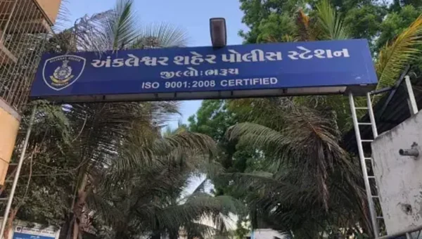 ભરૂચ: અંકલેશ્વરના પ્રોહિબિશનના ગુનામાં સંડોવાયેલ બુટલેગરને ક્રાઇમ બ્રાન્ચે ઝડપી પાડી તપાસ શરૂ કરી