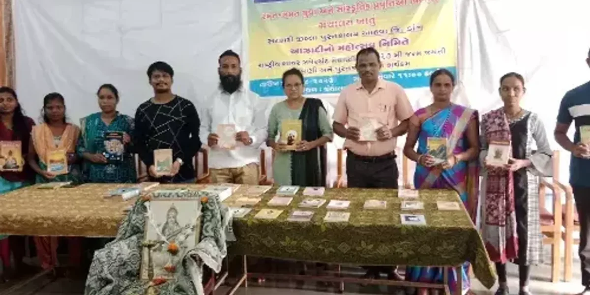 ડાંગ : રાષ્ટ્રીય શાયર ઝવેરચંદ મેધાણીની 127મી જન્મજયંતિની પુસ્તકાલય-આહવા ખાતે ઉજવણી કરાય…