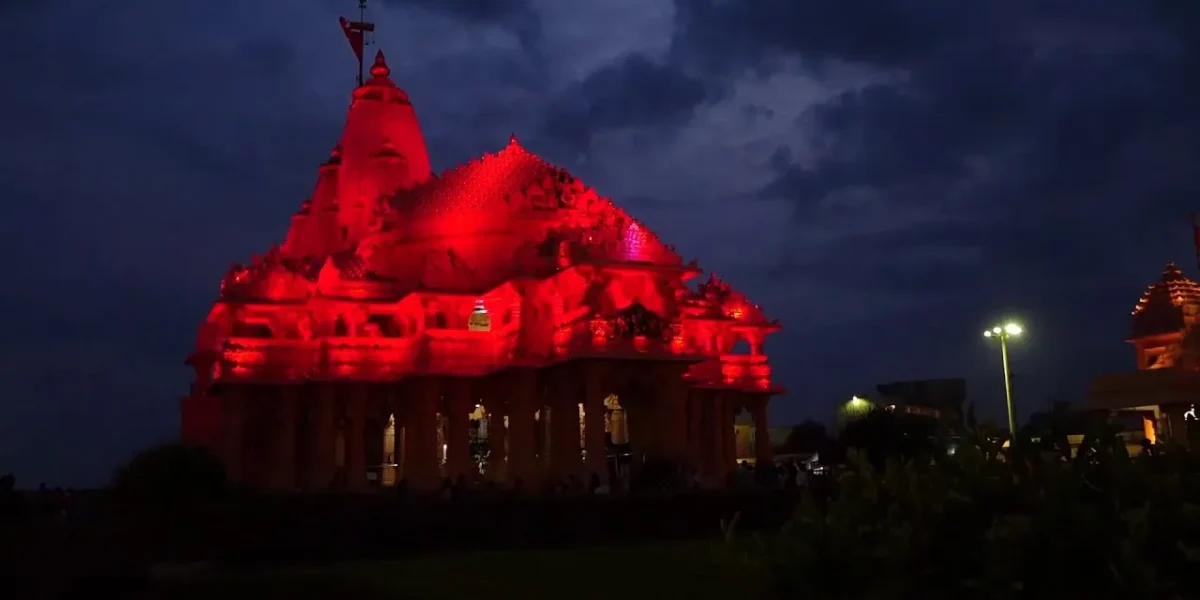 સોમનાથનો ધર્મઘ્વજ ભક્તોનો પ્રિય શ્રાવણના પ્રથમ સોમવારે 51 ધ્વજાની પૂજા કરવામાં આવી