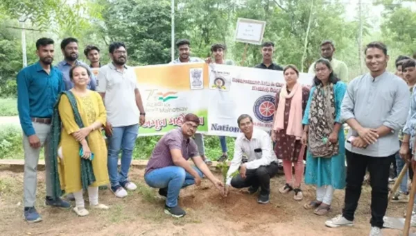 ખેડા : સરકારી વિનયન અને વાણિજય કોલેજ-કઠલાલ ખાતે વૃક્ષારોપણનો કાર્યક્રમ યોજાયો…