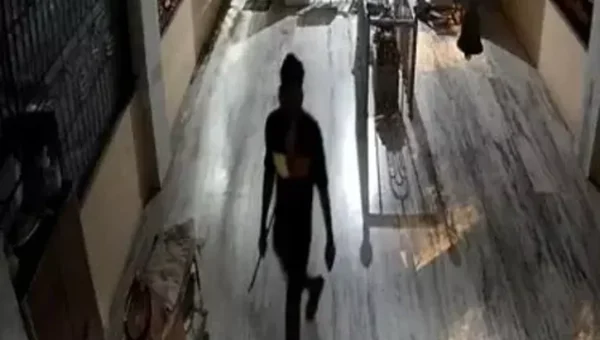 ભરૂચ : મંગલદીપ સોસાયટી સ્થિત મહાદેવ મંદિરમાં તસ્કરનો હાથફેરો, તમામ કરતૂત CCTVમાં કેદ..!