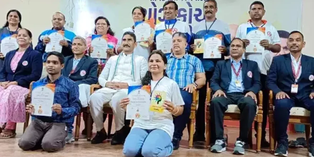 વલસાડ : ત્રિદિવસીય નિવાસી યોગ કોચ તાલીમ શિબિરમાં જિલ્લાના યોગ કોચને સન્માનિત કરાયા…
