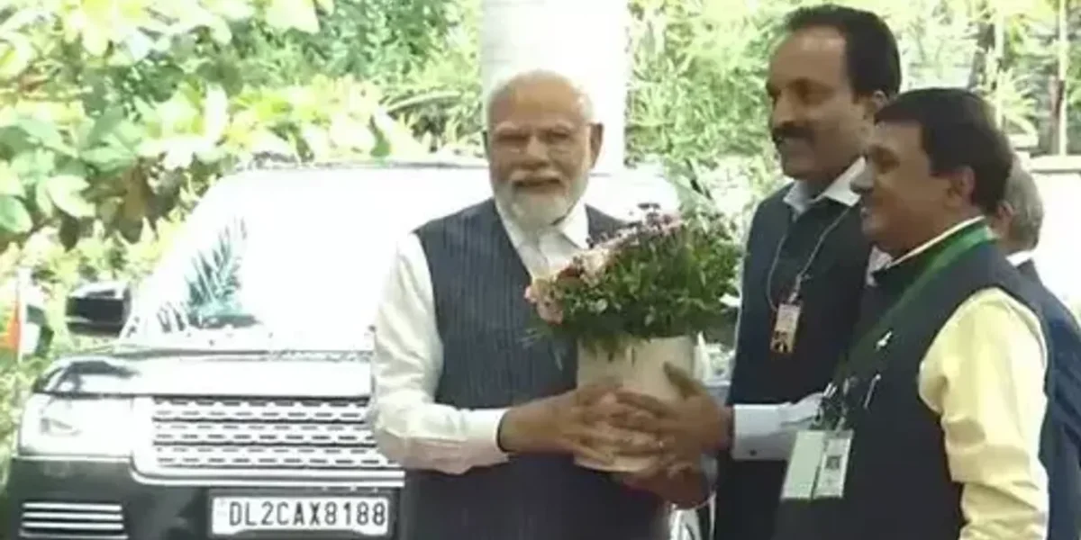 ચંદ્રયાન-3ના ચંદ્ર પર સફળ સોફ્ટ લેન્ડિંગ બાદ PM મોદી વૈજ્ઞાનિકોને અભિનંદન આપવા બેંગલુરુ પહોંચ્યા