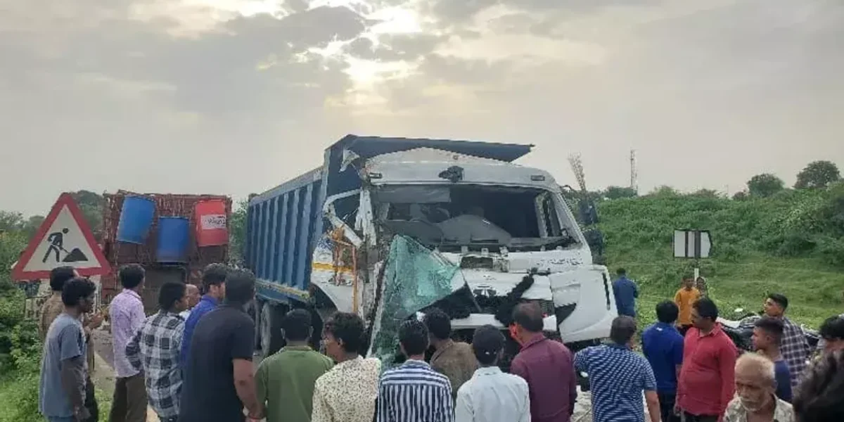 ભરૂચ : ઝઘડીયાના સારસા નજીક 2 ટ્રક વચ્ચે અકસ્માત સર્જાયો, ચાલકને પહોચી ગંભીર ઈજા…