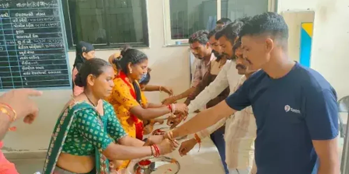 અરવલ્લી : મોડાસા સબજેલમાં સજા ભોગવી રહેલા બંદીવાન ભાઈઓને પોતાની બહેનોએ રાખડી બાંધી કરી રક્ષાબંધનની ઉજવણી…
