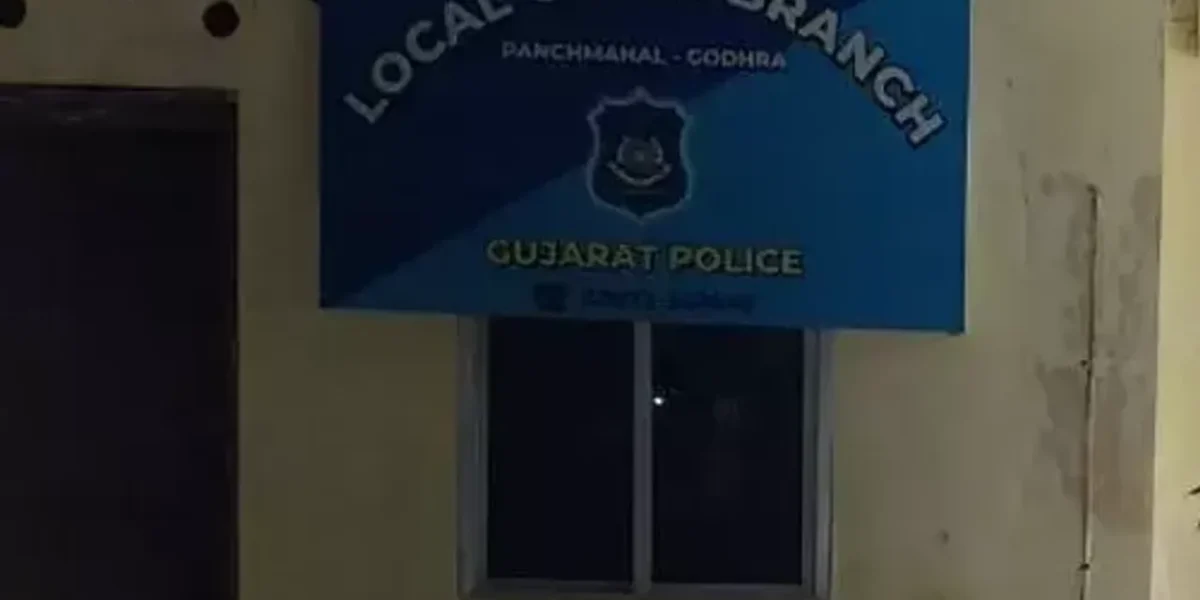 પંચમહાલ : હાલોલ જિલ્લા LCB પોલીસે ઇન્દિરા નગરના રહેણાંક મકાનમાંથી 485 નંગ વિદેશી દારૂની બોટલો ઝડપી પાડી.