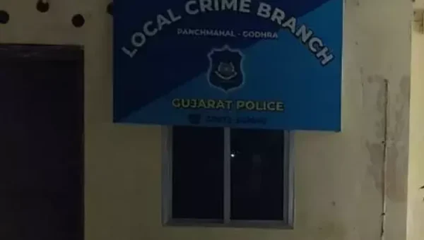 પંચમહાલ : હાલોલ જિલ્લા LCB પોલીસે ઇન્દિરા નગરના રહેણાંક મકાનમાંથી 485 નંગ વિદેશી દારૂની બોટલો ઝડપી પાડી.