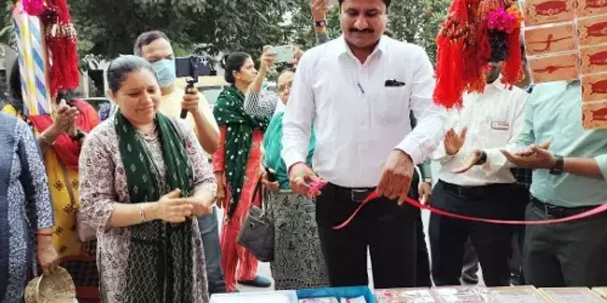 ખેડા : રાષ્ટ્રિય ગ્રામીણ આજીવિકા મિશન અંતર્ગત સખી મંડળો દ્વારા ઉત્પાદિત ચીજવસ્તુઓ સહિત રાખી મેળાનો શુભારંભ…