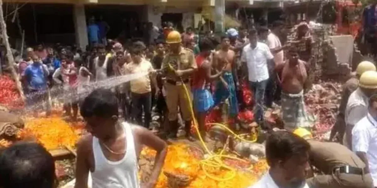 પશ્ચિમ બંગાળમાં ફટાકડાની ફેક્ટરીમાં બ્લાસ્ટ થતાં 4 લોકોના કરૂણ મોત