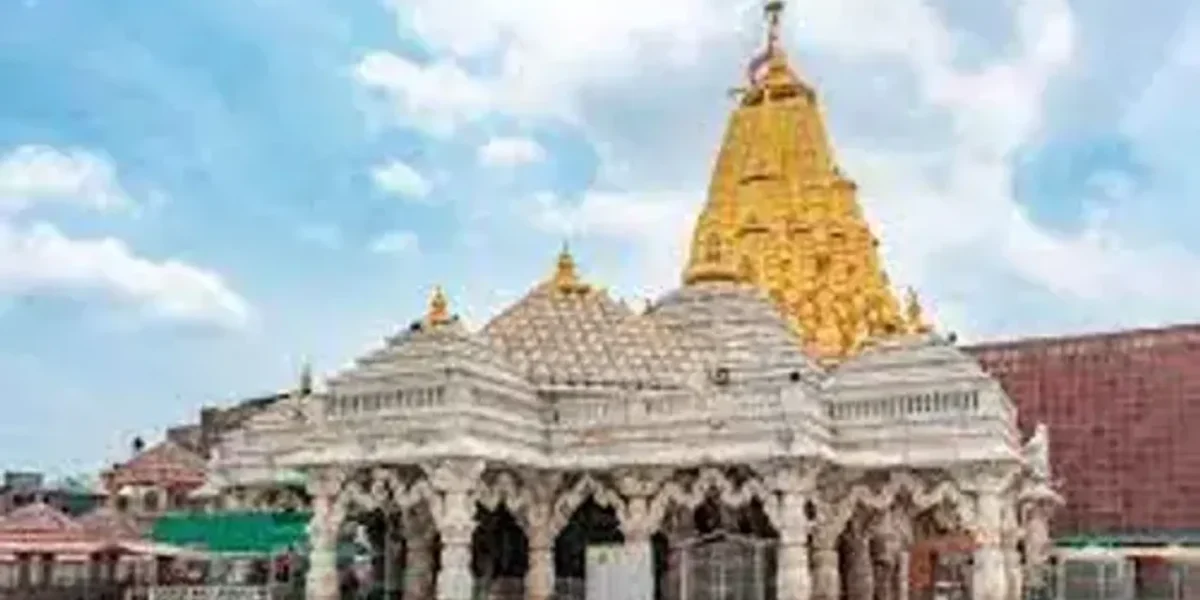 ચંદ્રગ્રહણને લઈ રાજ્યના કેટલાક મંદિરમાં દર્શનના સમયમાં કરાયો ફેરફાર