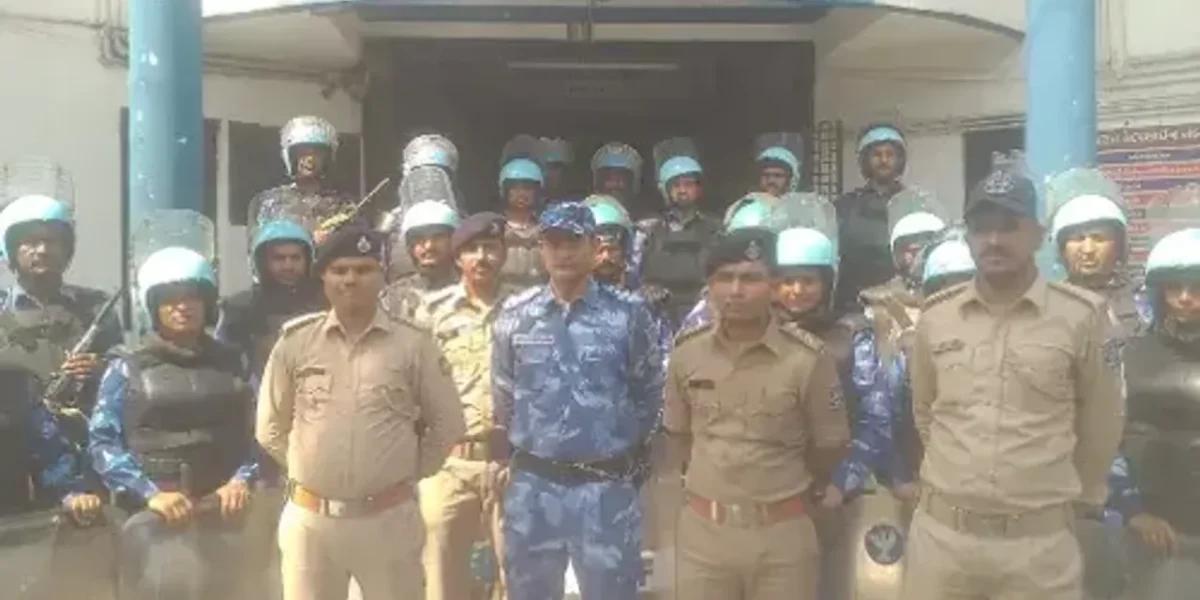 ભરૂચ: પાલેજ પોલીસ મથકની હદમાં રેપિડ એક્શન ફોર્સ દ્વારા ફૂટ પેટ્રોલિંગ યોજાયુ
