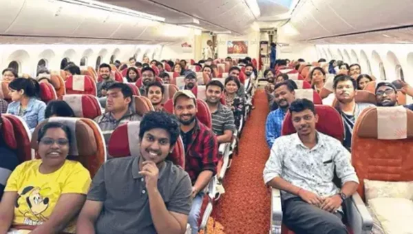 ઇઝરાયલથી 212 ભારતીય નાગરિકો લઈને પ્રથમ વિમાન દિલ્હી એરપોર્ટ પહોંચ્યા, કેન્દ્રીય મંત્રીએ કર્યું સ્વાગત
