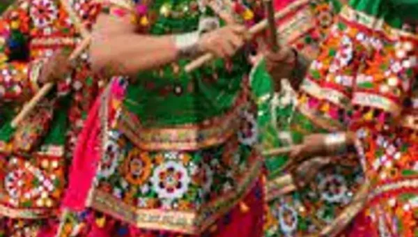 નવરાત્રી પર આ ડ્રેસ કરો ટ્રાય, ગરબામાં લાગશે બધાથી ‘યુનિક લુક’….