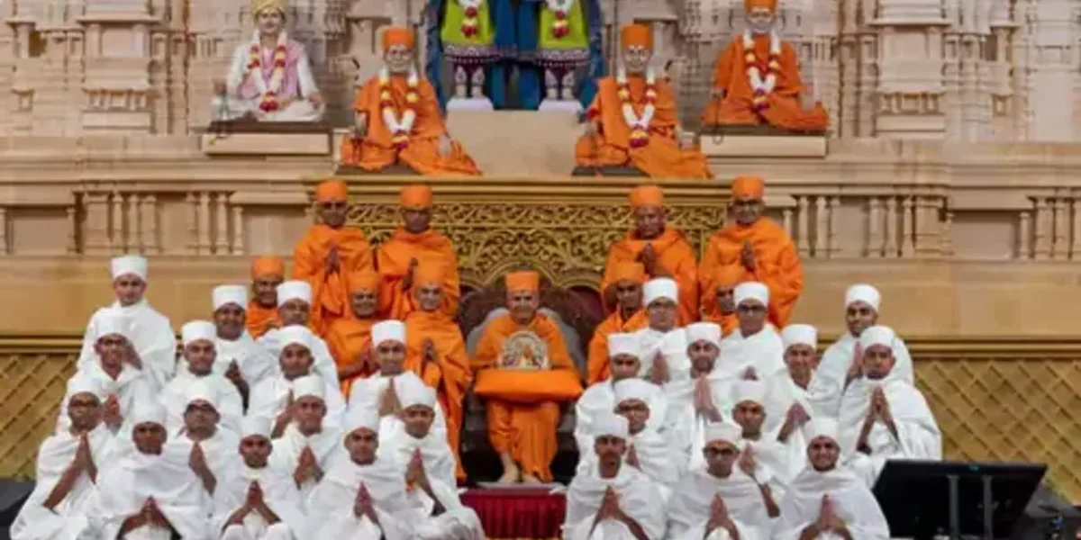 અમેરિકાની ધરતી પર યોજાયો ઐતિહાસિક દીક્ષા મહોત્સવ, 30 હાઇલી ક્વોલિફાઇડ યુવાઓએ લીધી દિક્ષા….
