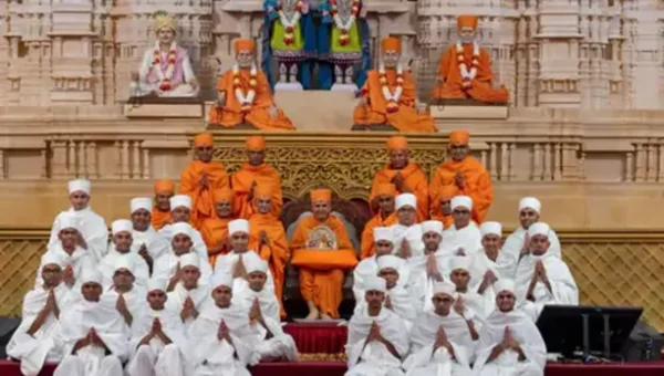 અમેરિકાની ધરતી પર યોજાયો ઐતિહાસિક દીક્ષા મહોત્સવ, 30 હાઇલી ક્વોલિફાઇડ યુવાઓએ લીધી દિક્ષા….