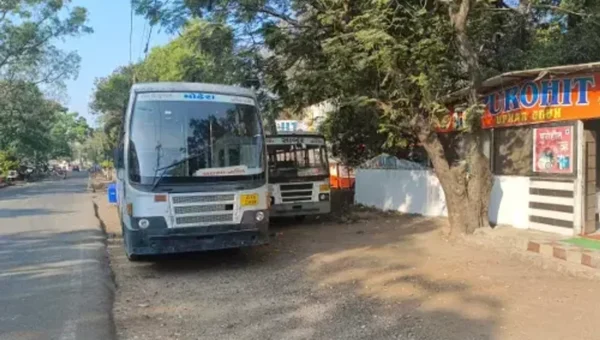 ડાંગ: મહારાષ્ટ્રમાં મરાઠા અનામત આંદોલનમાં વકરેલી હિંસાને પગલે સાપુતારામા ગુજરાતની બસો થોભાવી દેવાય