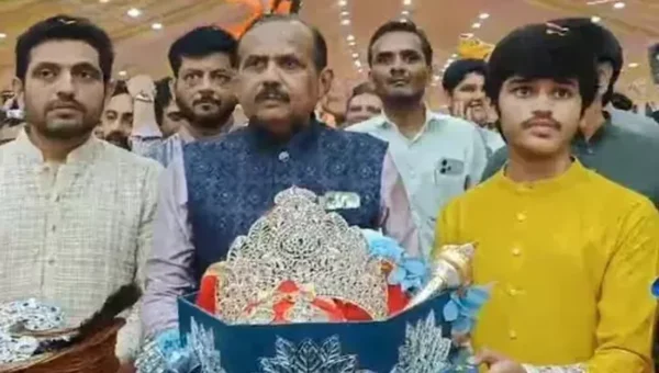 સાળંગપુર કષ્ટભંજન હનુમાનજી મંદિરમાં સુરતના હરિભક્ત દ્વારા એક કિલો સોનાનો હીરા જડિત મુગટ કરવામાં આવ્યો અપર્ણ