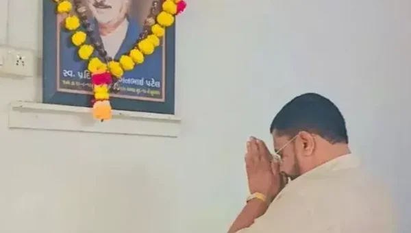 અંકલેશ્વર: ન.પા.ના કારોબારી અધ્યક્ષ નિલેશ પટેલે તેમના રાજકીય ગુરૂ સ્વ.પ્રદીપ પટેલને યાદ કરી પદભાર સંભાળ્યો