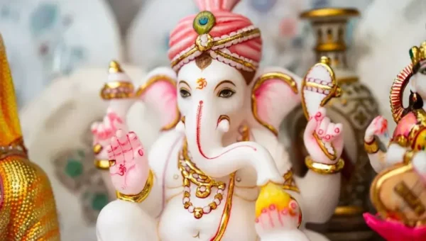 ભગવાન ગણેશજીની કૃપા દ્રષ્ટિ મેળવવા ઓફિસમાં અને ઘરમાં આ રંગના ગણેશજીની કરો સ્થાપના…