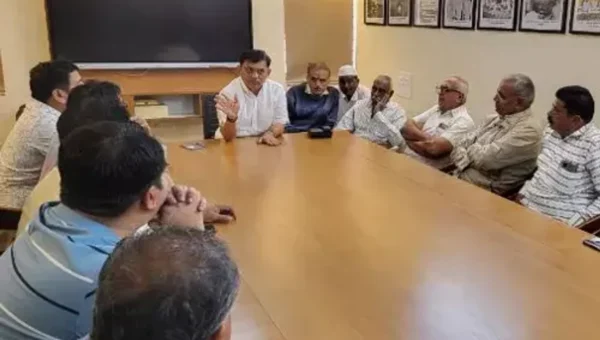 અમરેલી : સાવરકુંડલા APMCમાં 3 દિવસની હડતાળનો અંત આવ્યો, ધારાસભ્યની અધ્યક્ષતામાં મળી હતી બેઠક