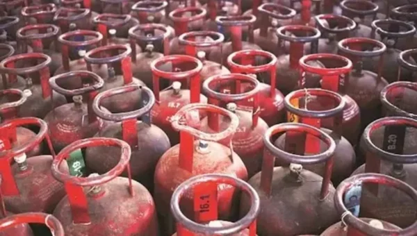 કોમર્શિયલ LPG ગેસ સિલિન્ડરના ભાવમાં ઘટાડો, 39 રૂપિયા 50 પૈસા સુધીનો કરાયો ઘટાડો