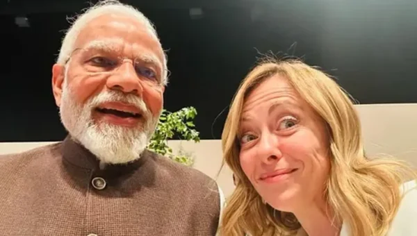 ઇટાલીના PM મેલોનીએ દુબઈમાં PM મોદી સાથે સેલ્ફી લીધી, પોસ્ટ કરી અને કહ્યું- અમે સારા મિત્રો છીએ