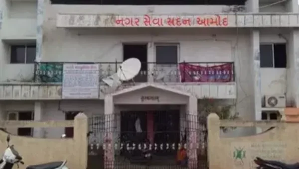 ભરૂચ : આમોદ ખાતે પાલિકા દ્વારા પાઇપલાઇનની કામગીરીમાં ભ્રષ્ટાચાર થયો હોવાનો ગ્રામજનોનો આક્ષેપ…