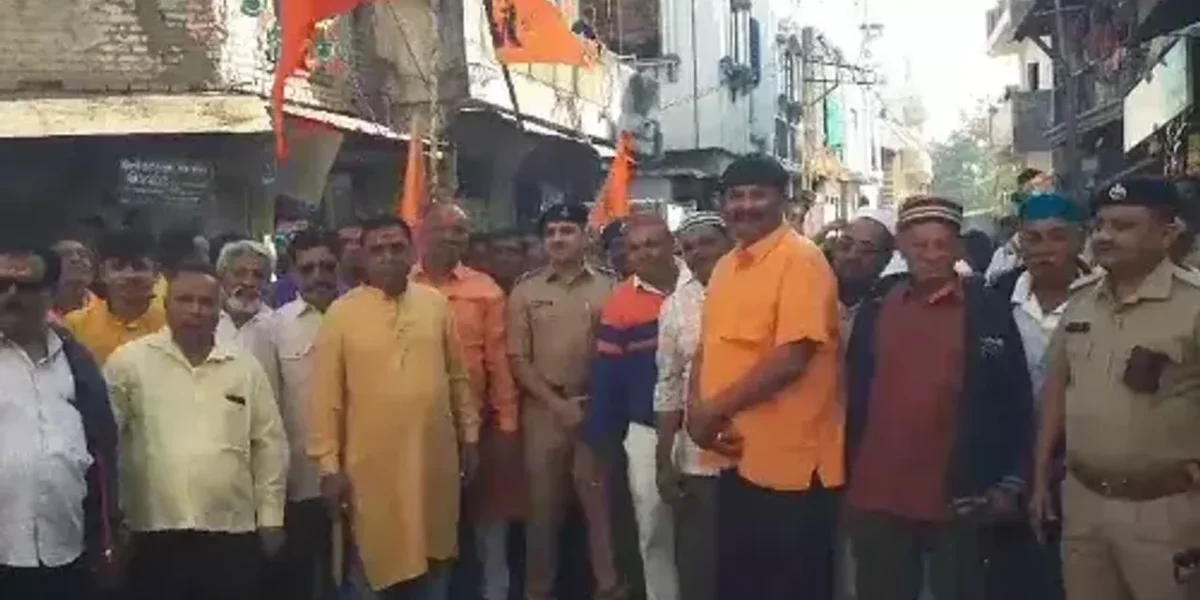 ઉમરેઠમાં નીકળેલ રામ લલ્લાની શોભાયાત્રામાં હિન્દૂ-મુસ્લિમ કોમી એકતાના દર્શન થાય