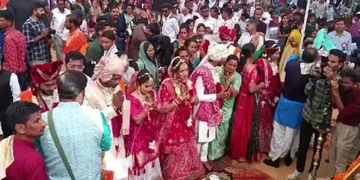સાબરકાંઠા : રેવાસ ગામે 42 ગોળ આંજણા ચૌધરી સમાજના દ્વિતીય સમૂહ લગ્નમાં 57 નવયુગલોએ પ્રભુતામાં ડગલાં માંડ્યા…