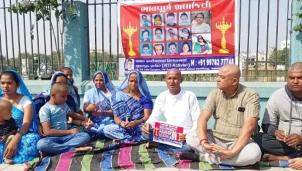 હરણી તળાવ ખાતે સામાજીક કાર્યકર્તાઓએ મુંડન કરાવી બાળકોને શ્રદ્ધાંજલિ આપી