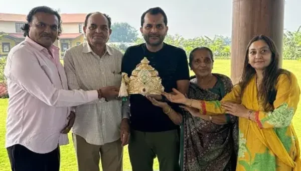 સુરતના હીરા ઉદ્યોગપતિની દિલેરી.!, રામલલાને 11 કરોડનો હીરા જડિત મુગટ કર્યો અર્પણ..!