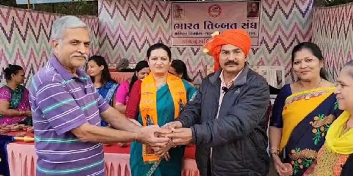 રામ મંદિરની પ્રાણપ્રતિષ્ઠાને લઈ જામનગરના મહિલા કોર્પોરેટરે 5000 દિવડાઓનું વિનામૂલ્યે વિતરણ કર્યું