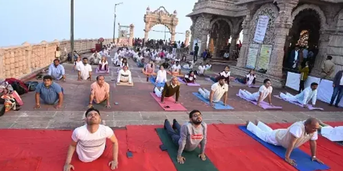 પાવાગઢ બન્યું યોગમય,આઇકોનિક સ્થળ પાવાગઢ ખાતે સૂર્ય નમસ્કાર કાર્યક્રમનું કરાયું આયોજન