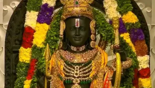 વૈદિક મંત્રોચ્ચાર સાથે અયોધ્યા મંદિરમાં બિરાજમાન થયા રામલલા, PM મોદીની અધ્યક્ષતામાં યોજાય અભિષેક પૂજા