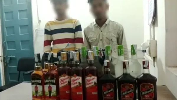 ભરૂચ: સાયખા નજીકથી વિદેશી દારૂનો જથ્થો ઝડપાયો, 2 બુટલેગરની અટકાયત