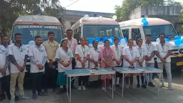 ભરૂચ : ધનવંતરી આરોગ્ય રથને 1 વર્ષ પૂર્ણ થતા ધનવંતરી આરોગ્ય રથના કર્મચારીઓએ કેક કાપી ઉજવણી કરી…