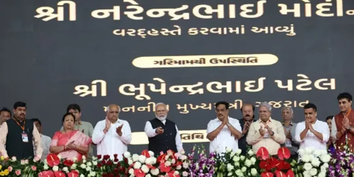 દક્ષિણ ગુજરાતમાં PM મોદીએ 44 હજાર કરોડથી વધુના વિકાસકાર્યોનું લોકાર્પણ અને ખાતમુહૂર્ત કર્યું