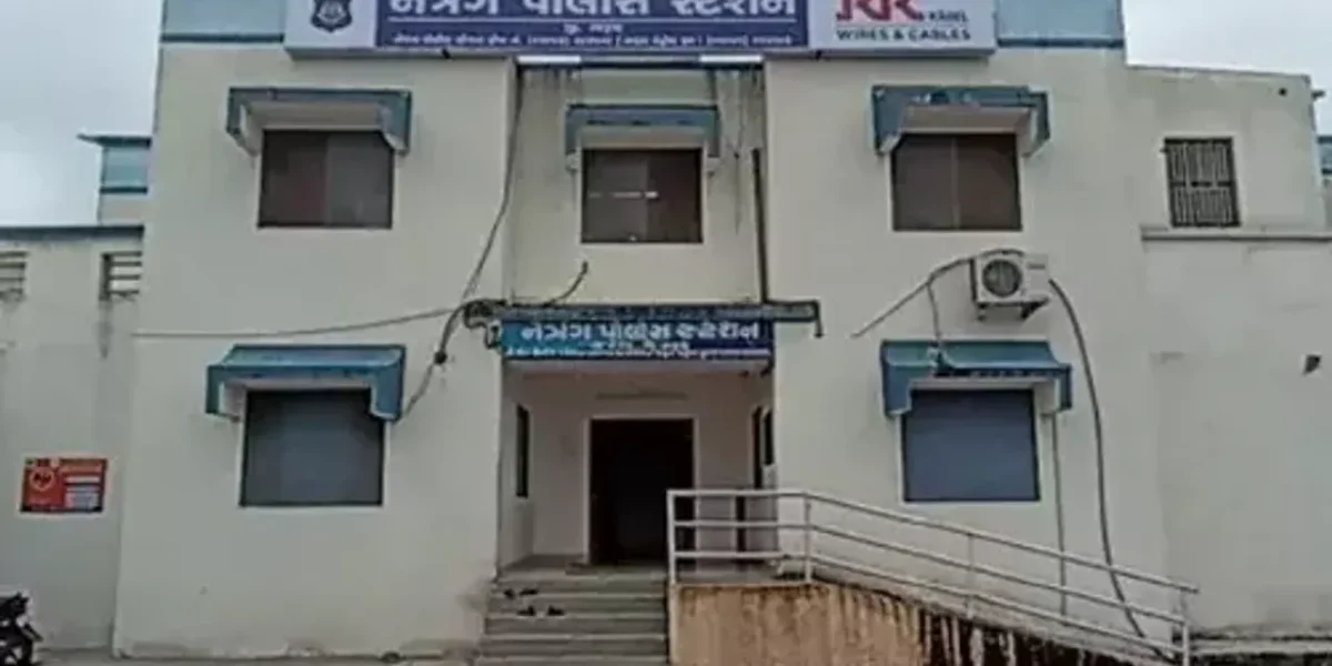 ભરૂચ: નેત્રંગમાં કોલેજના પ્રોફેસરે સહાયક મહિલા સ્ટાફના ફોટા પાડ્યા હોવાના આક્ષેપ,મામલો પહોંચ્યો પોલીસ મથકે