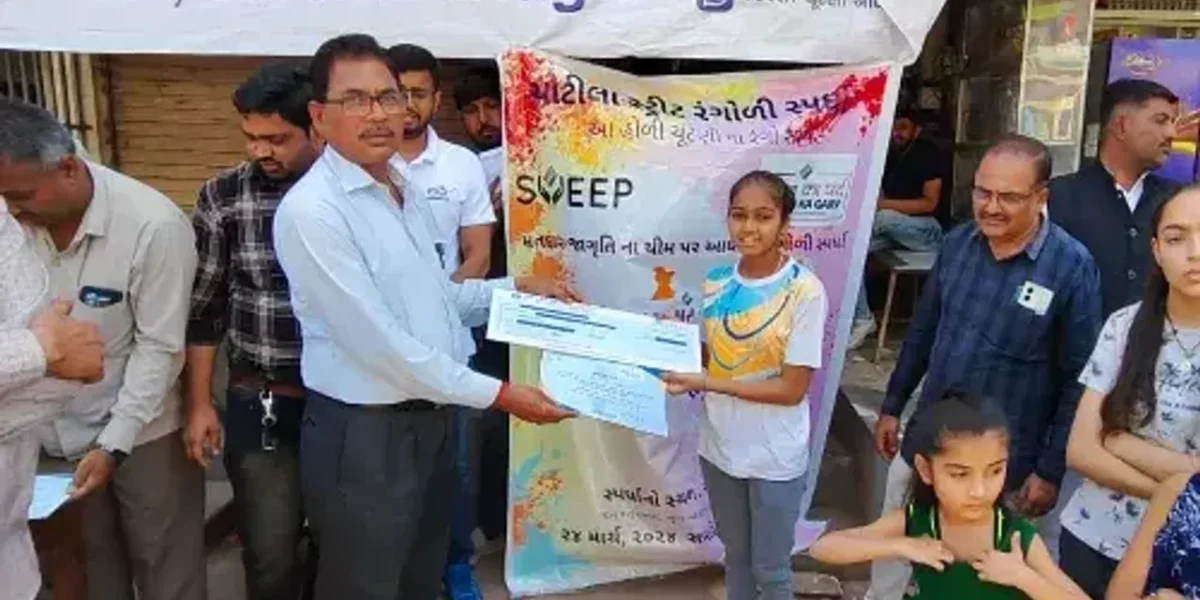 સુરેન્દ્રનગર જિલ્લાના ચોટીલા તાલુકામાં “મતદાર જાગૃતિ થીમ” અન્વયે “ચોટીલા સ્ટ્રીટ રંગોળી સ્પર્ધા – ૨૦૨૪” યોજાઈ
