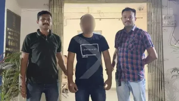 ભરૂચ : છેલ્લા 2 વર્ષથી ફરાર તાપી-વ્યારા પોલીસ સ્ટેશનના પ્રોહીબિશનના ગુન્હાનો આરોપી SOG પોલીસના હાથે ઝડપાયો…