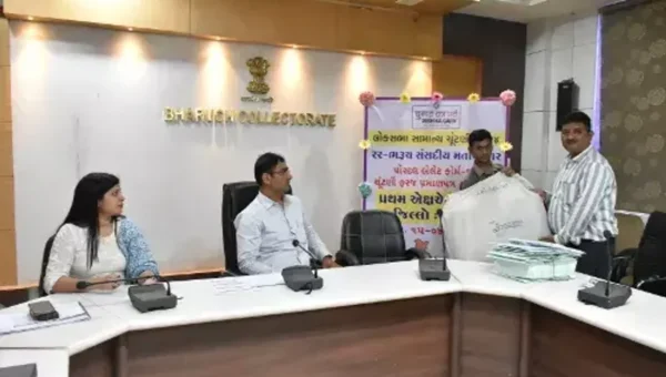 ભરૂચ: કલેકટર તુષાર સુમેરાના અધ્યક્ષસ્થાને પોસ્ટલ બેલેટ ફોર્મનો જિલ્લા કક્ષાનો પ્રથમ એક્સચેન્જ મેળો યોજાયો