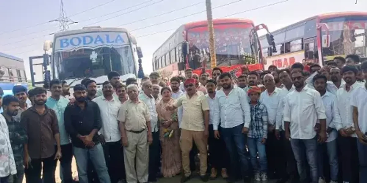 વડોદરા : રૂપાલાએ આપેલા વિવાદિત નિવેદનના વિરોધમાં ક્ષત્રિય સમાજના આગેવાનો રાજકોટ મહા સંમેલન જવા રવાના થયા…