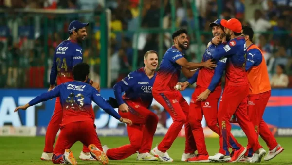IPL 2024 : RCB 8 વર્ષ બાદ પ્લેઓફમાં પહોંચ્યું, અહીં જુઓ પોઈન્ટ ટેબલ પર કોણ ક્યાં…