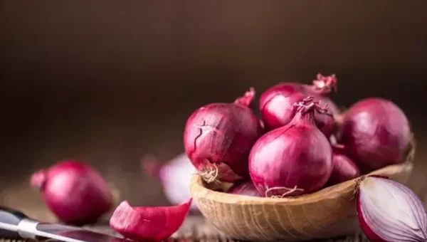 જો તમે ડુંગળીની ગંધને કારણે ખાવાનું ટાળો છો, તો જાણો ઉનાળામાં તે તમારા માટે કેવી રીતે ફાયદાકારક છે.