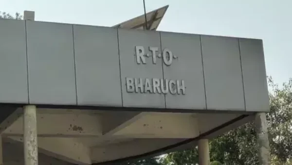 ભરૂચ : RTOમાં સાર્થી પોર્ટલ ઠપ્પ થતાં ઓનલાઈન કામગીરીને અસર, સેંકડો અરજદારો અટવાયા..!
