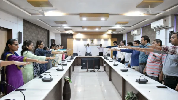 ભરૂચ: વિશ્વ રક્તદાતા દિવસ નિમિત્તે સરકારી અધિકારી-કર્મચારીઓએ અવશ્ય રક્તદાનના શપથ ગ્રહણ કર્યા